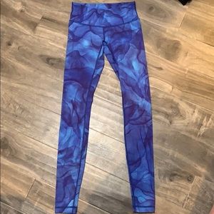 Women’s Lululemon legging size 4